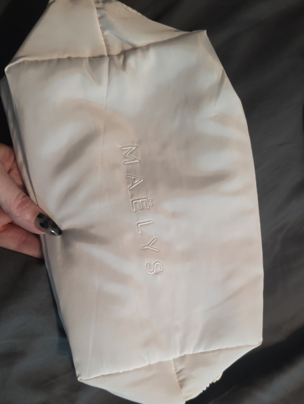 MAËLYS Cream Quilted Cosmetic Pouch